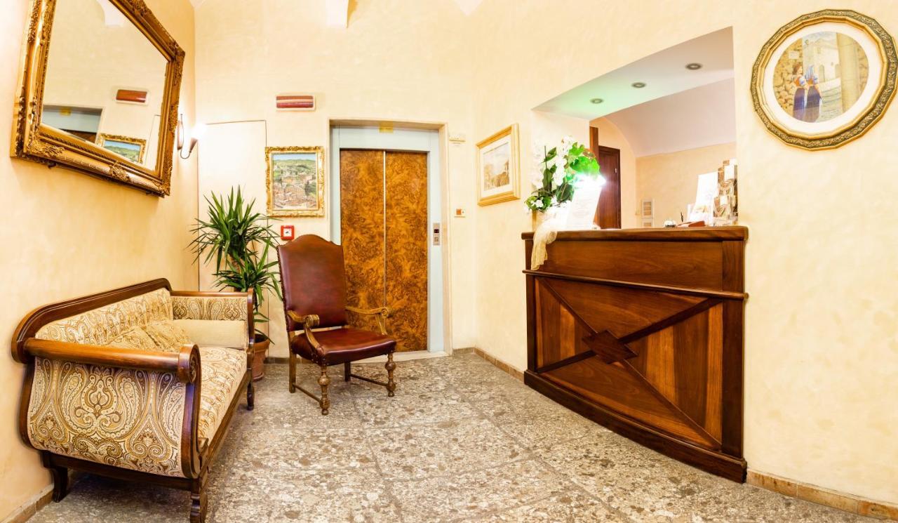 达皮诺伊尔骑士酒店 Arpino 外观 照片